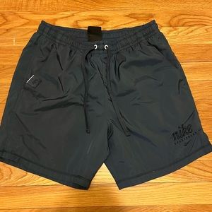 Nike Sportswear Shorts Size Medium